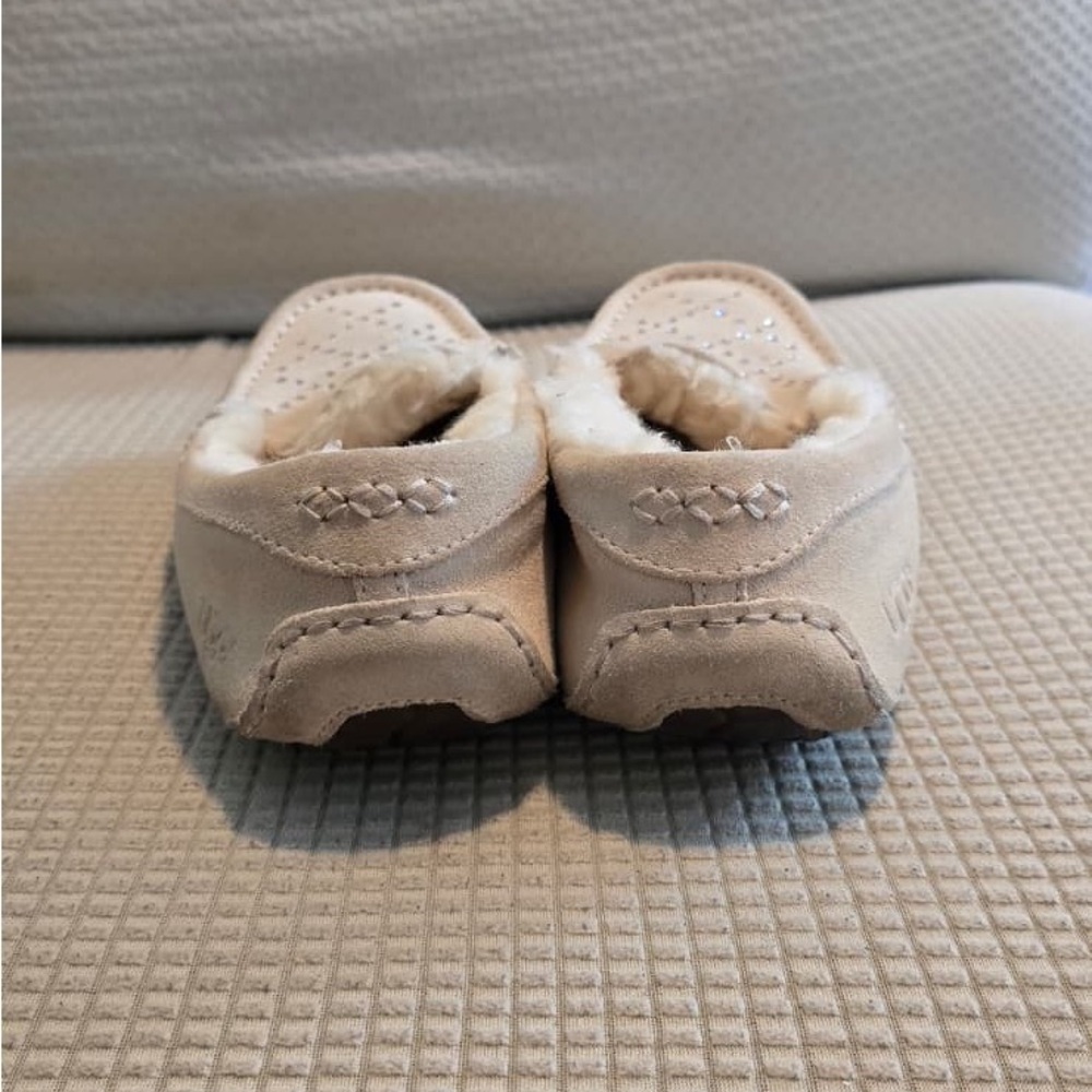 UGG Kids Tan Slippers with Sparkle Accents - Picture 4 of 16